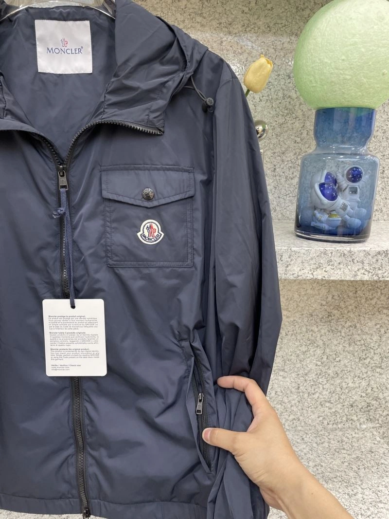 Moncler Outwear Seasonal 142526