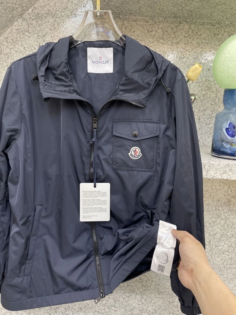 Moncler Outwear Seasonal 142526