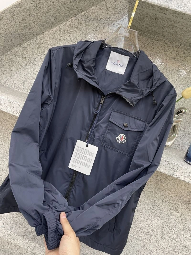 Moncler Outwear Seasonal 142526