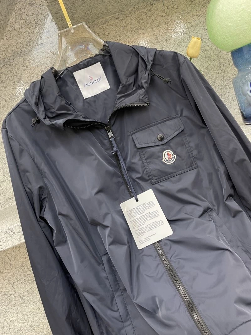 Moncler Outwear Seasonal 142526