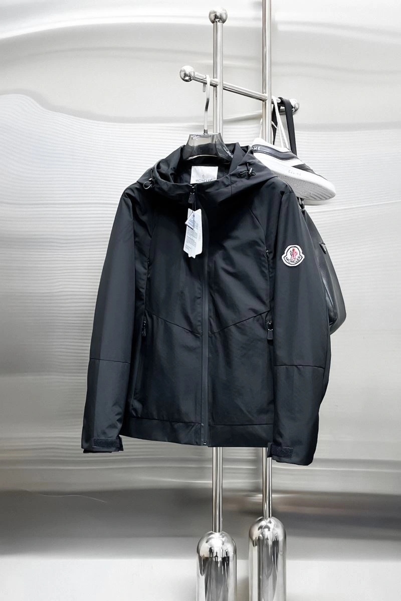 Comfortable Moncler Outwear 142540