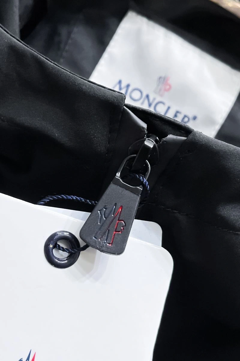 Comfortable Moncler Outwear 142540