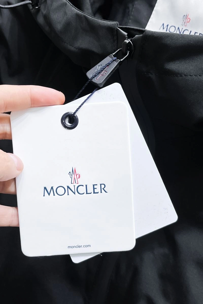 Comfortable Moncler Outwear 142540