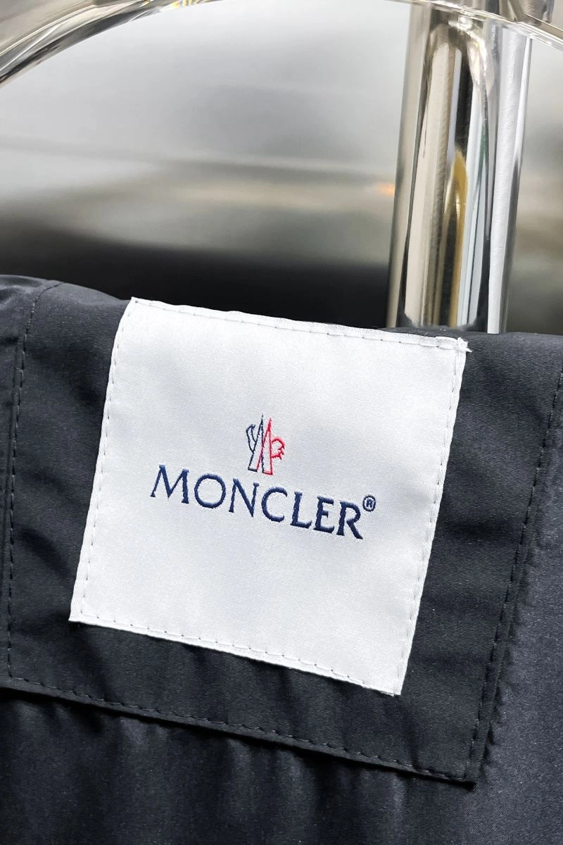 Comfortable Moncler Outwear 142540