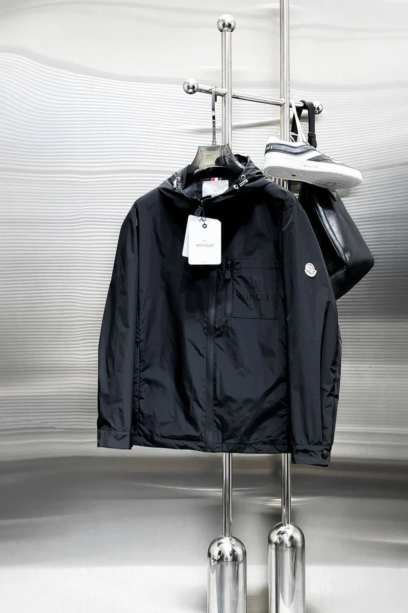 Trendy Moncler Outwear 142553