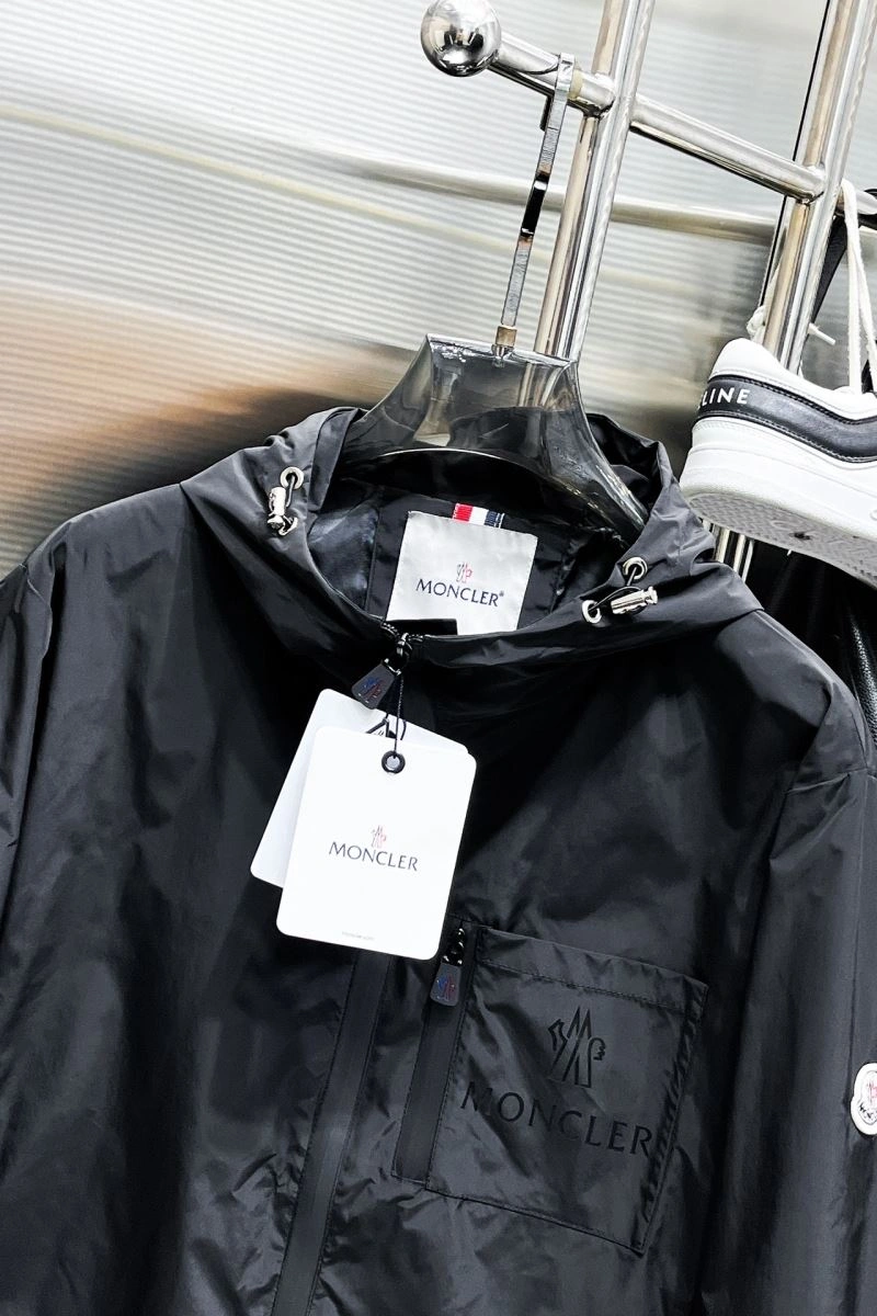 Trendy Moncler Outwear 142553