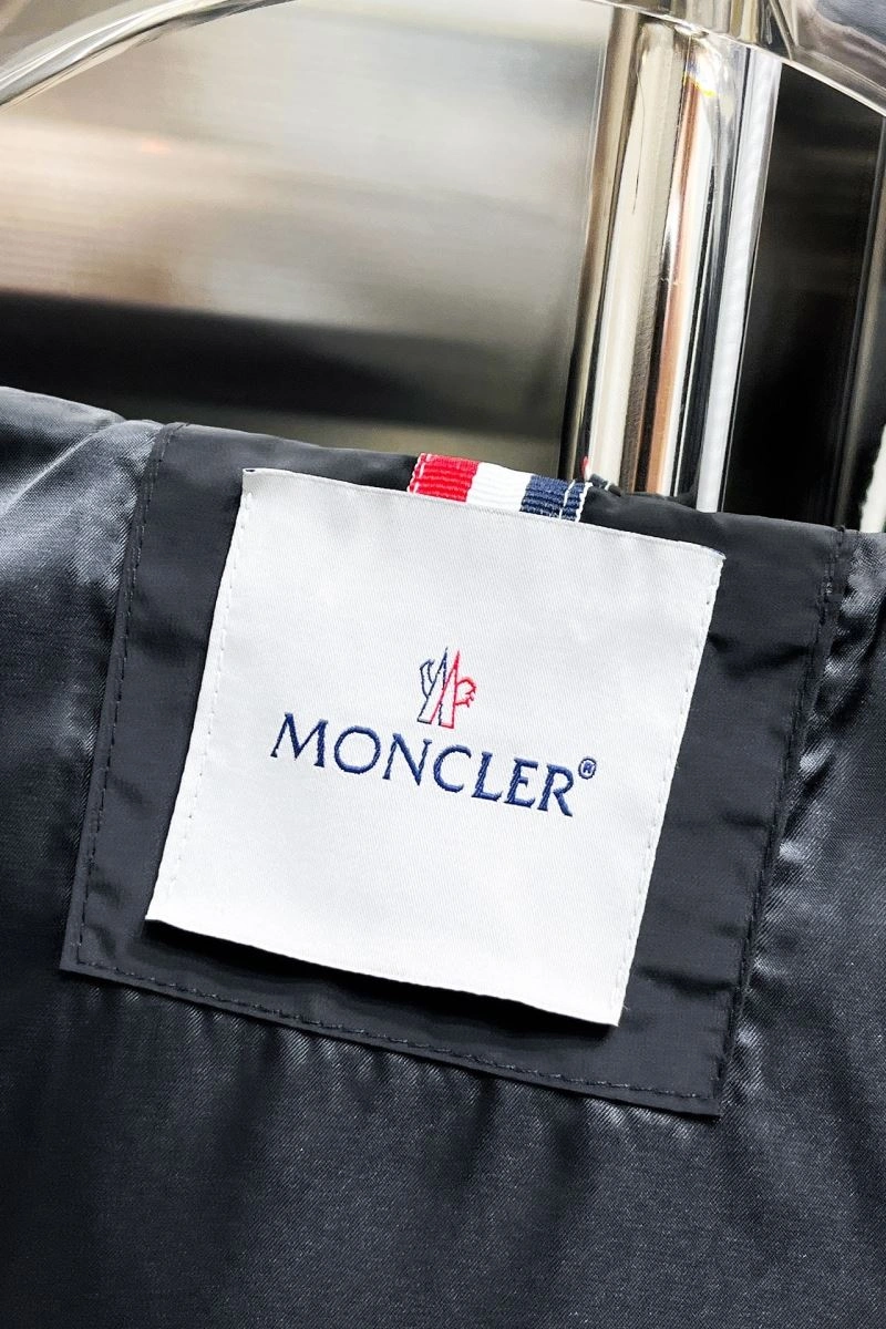 Trendy Moncler Outwear 142553