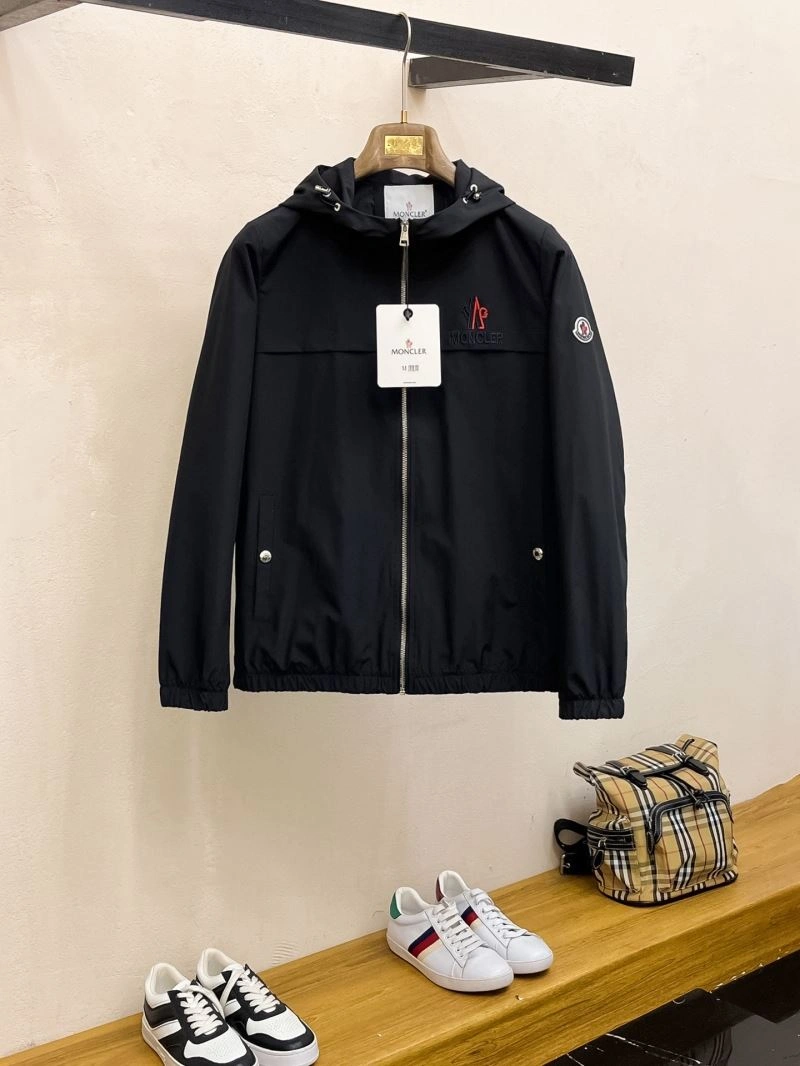 Sleek Moncler Outwear 142515