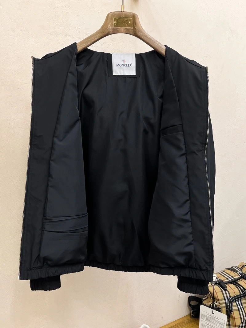 Sleek Moncler Outwear 142515