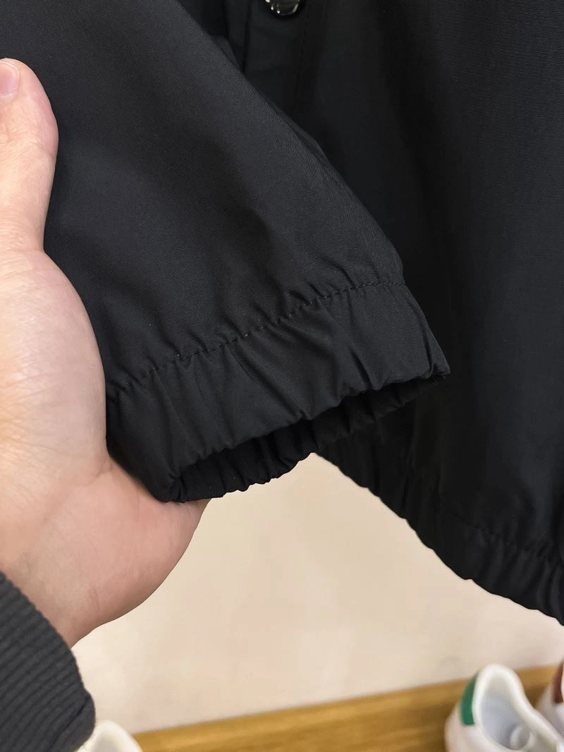 Sleek Moncler Outwear 142515