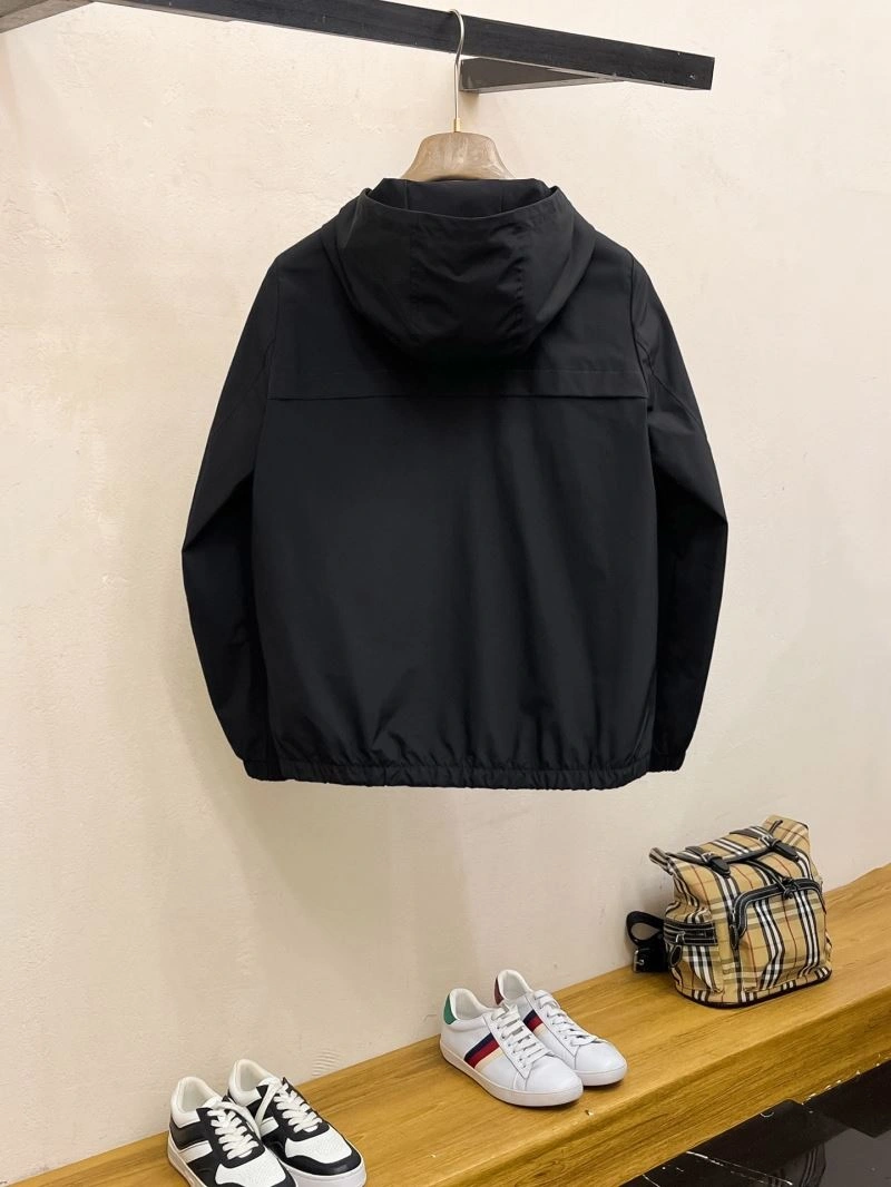 Sleek Moncler Outwear 142515