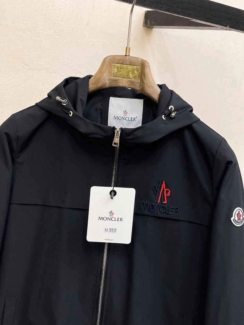 Sleek Moncler Outwear 142515
