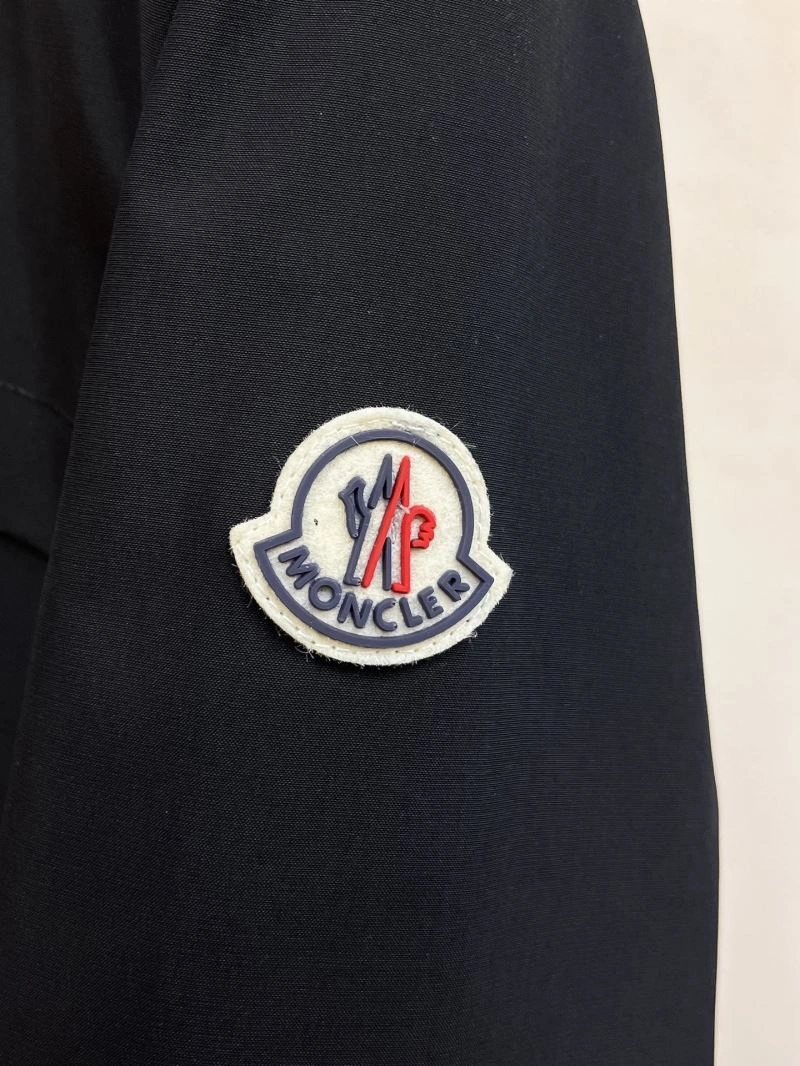 Sleek Moncler Outwear 142515