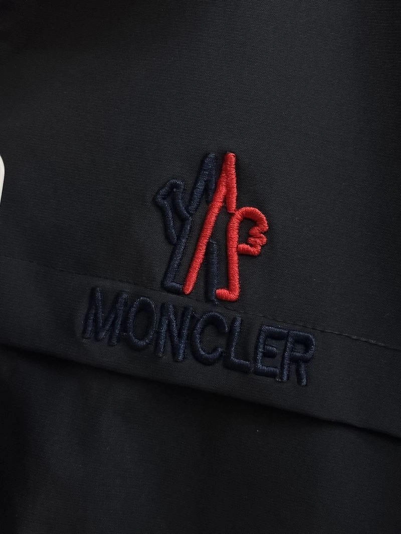 Sleek Moncler Outwear 142515
