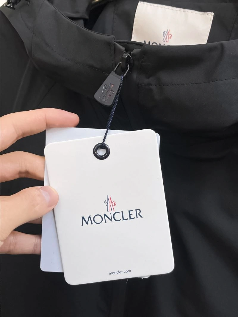 Unique Moncler Outwear 142513
