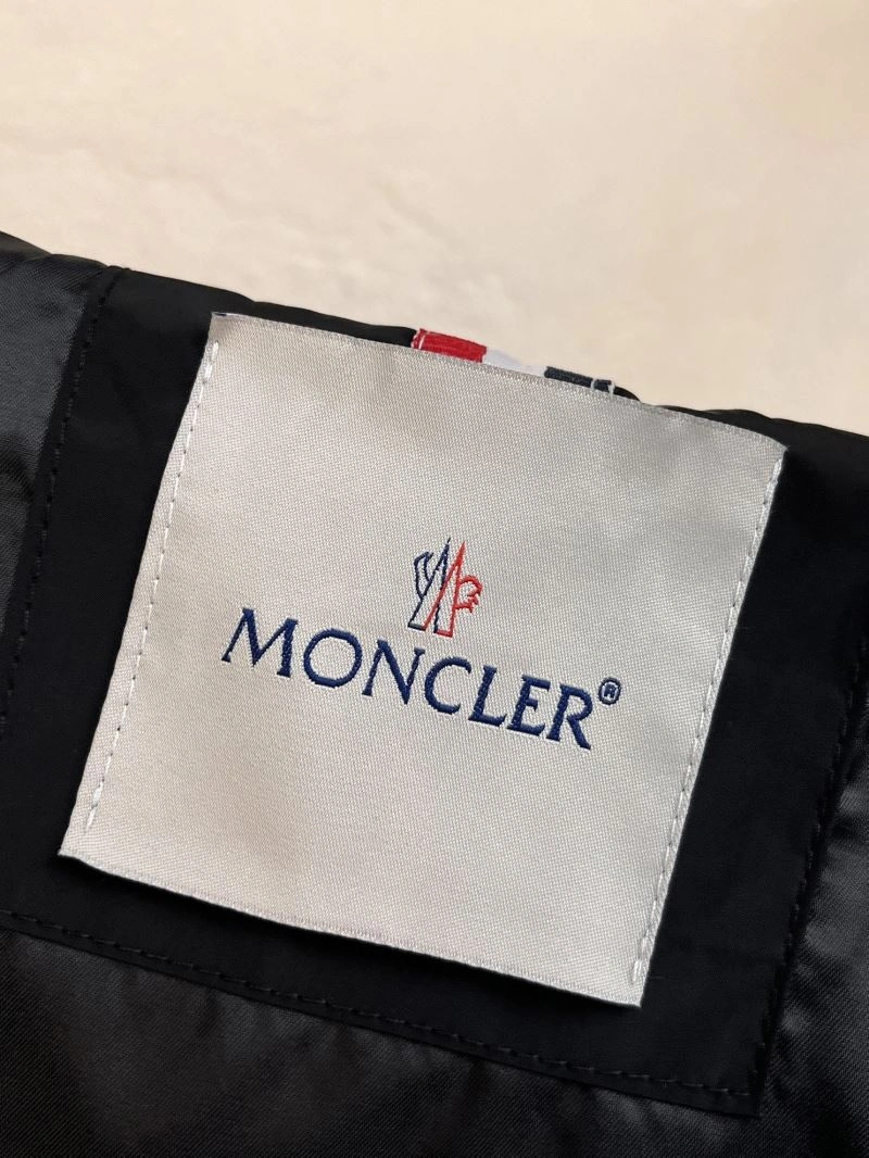 Comfortable Moncler Outwear 142512