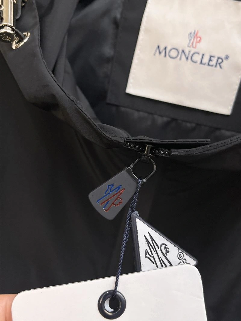 Comfortable Moncler Outwear 142512