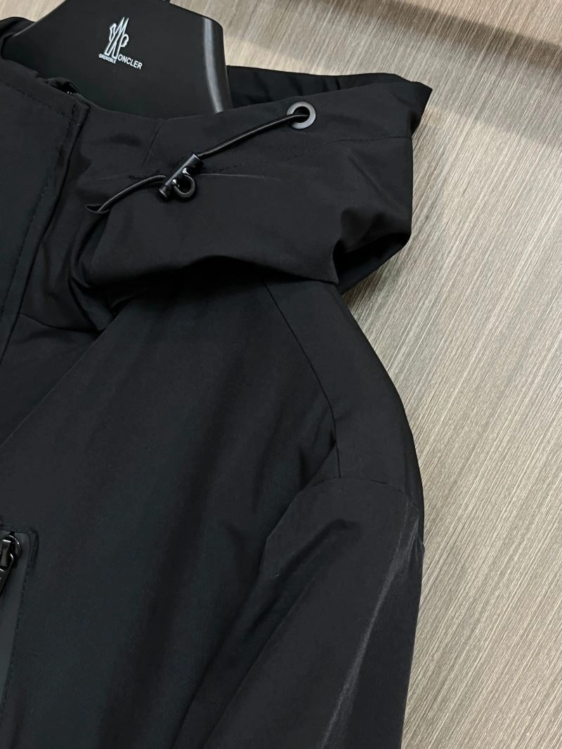 Moncler Outwear WaterResistant 142503
