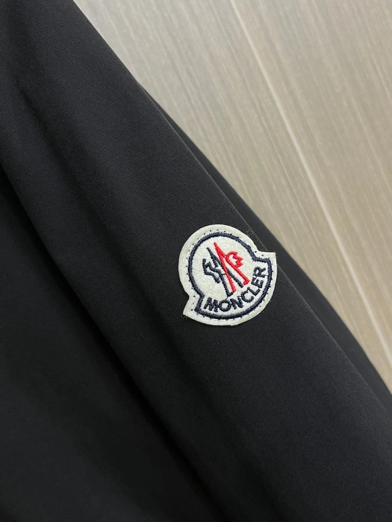Moncler Outwear WaterResistant 142503