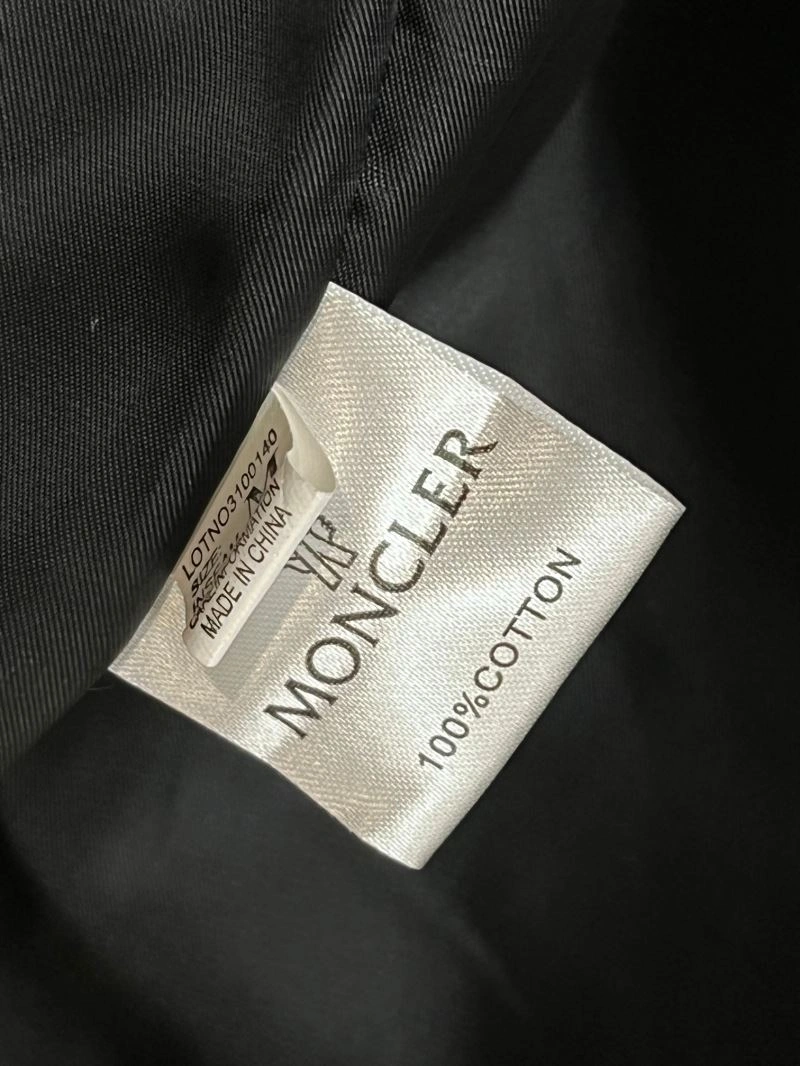 Moncler Outwear WaterResistant 142503