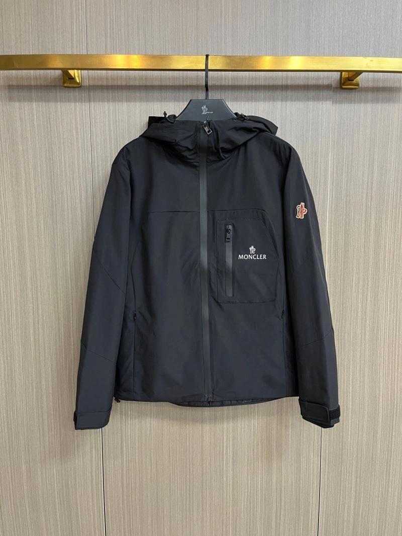 Moncler Outwear Snug 142501