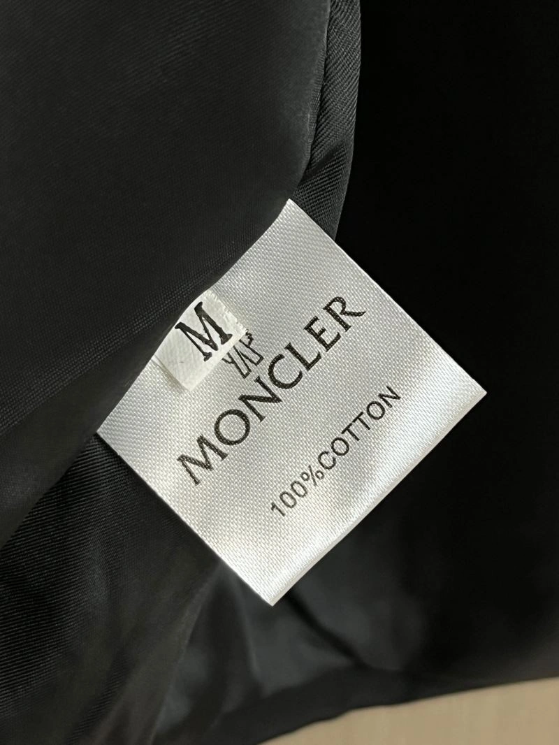 Moncler Outwear Snug 142501