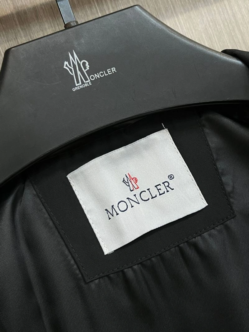 Moncler Outwear Snug 142501