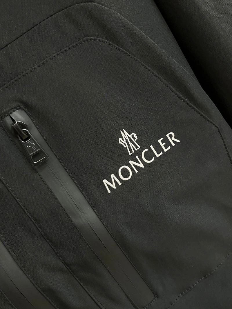 Moncler Outwear Snug 142501