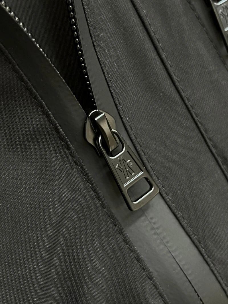 Moncler Outwear Snug 142501