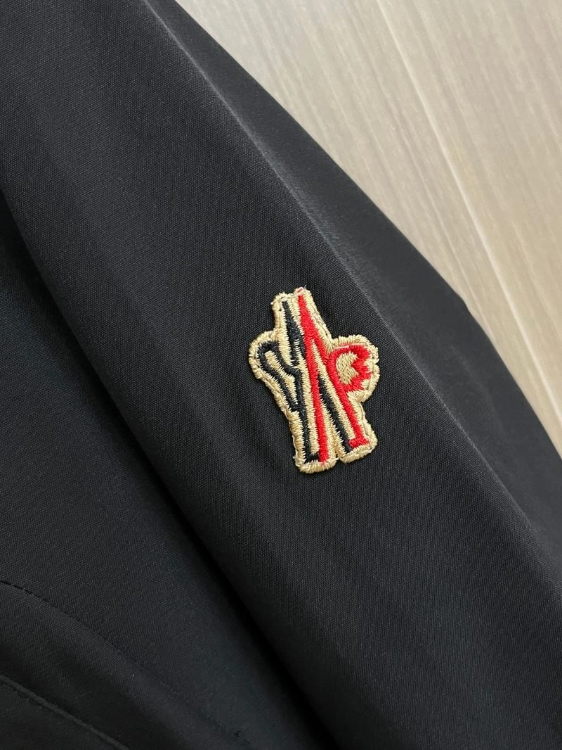 Moncler Outwear Snug 142501