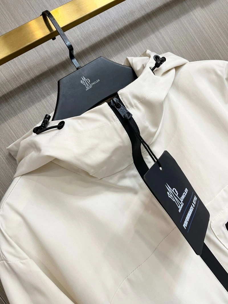Moncler Outwear Unique 142502