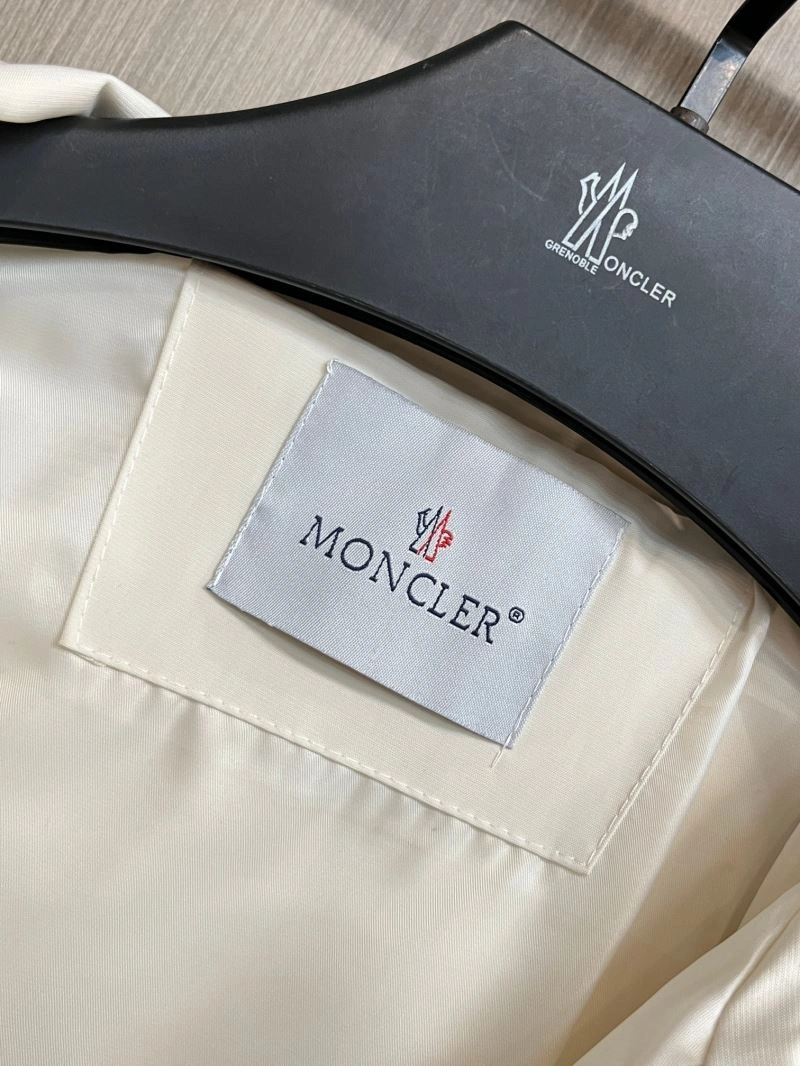 Moncler Outwear Unique 142502