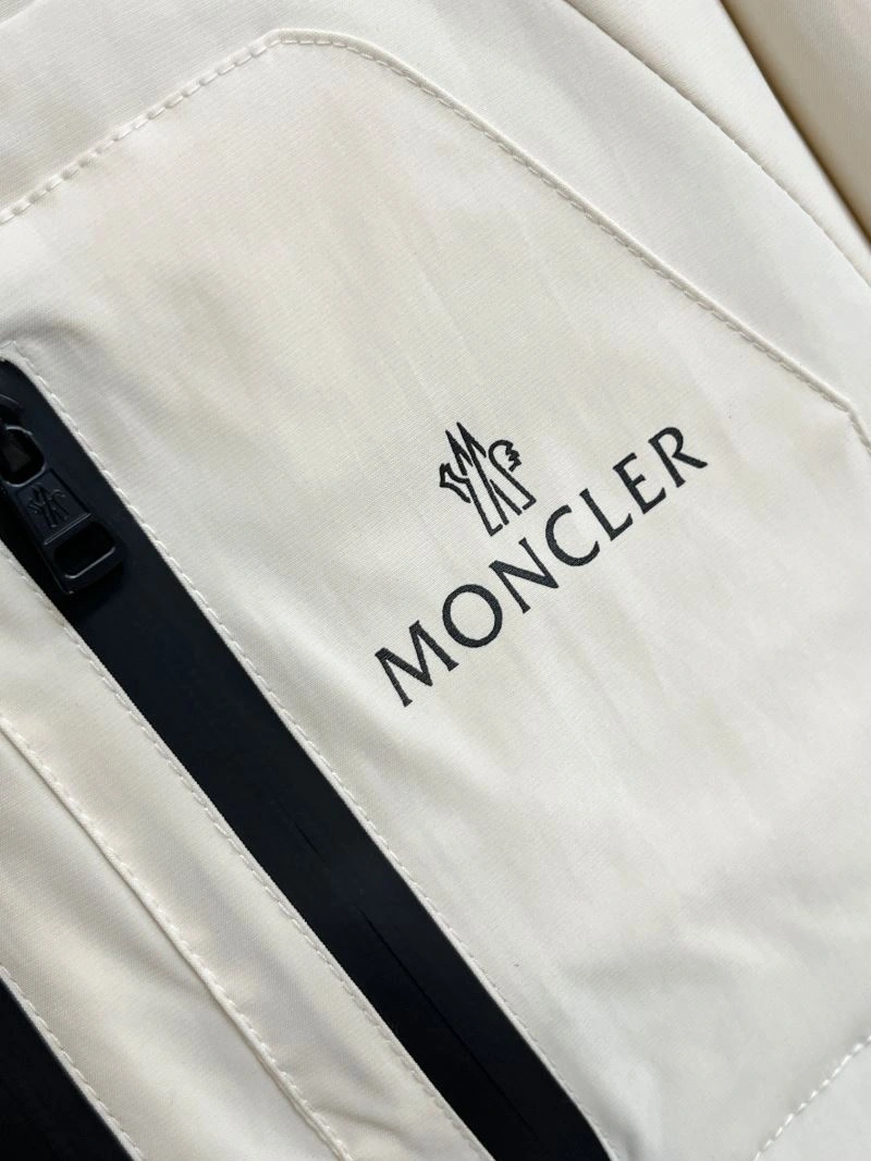 Moncler Outwear Unique 142502