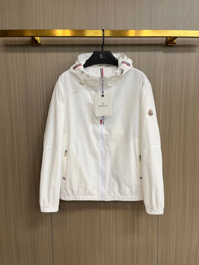 Moncler Outwear Versatile 142506