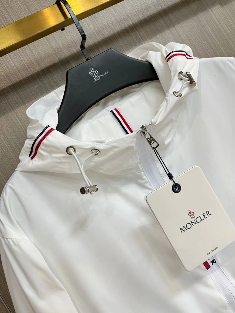 Moncler Outwear Versatile 142506