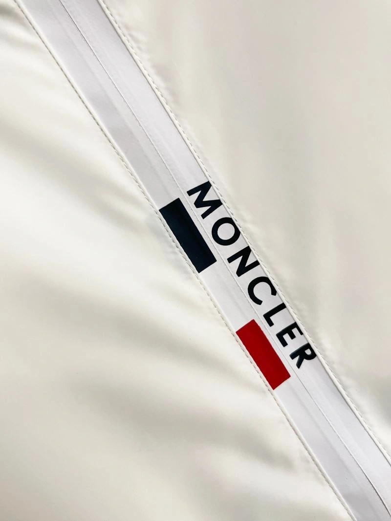 Moncler Outwear Versatile 142506
