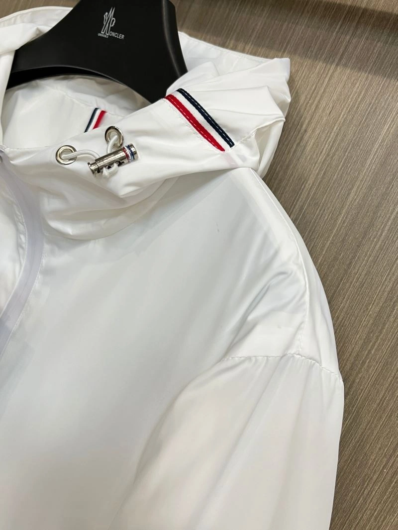 Moncler Outwear Versatile 142506
