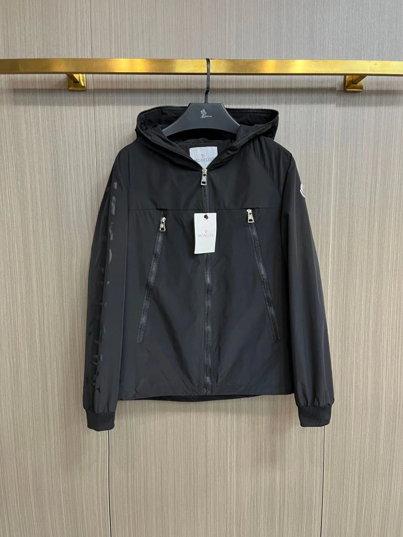 Moncler Outwear EasyMatch 142497