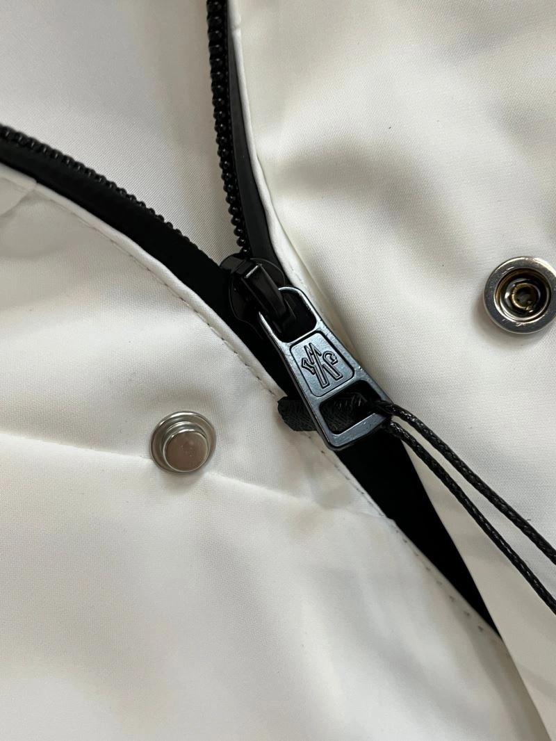 TechFriendly Moncler Outwear 142490