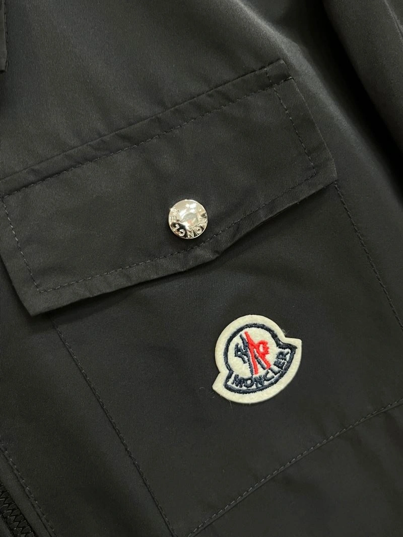 Moncler Outwear Lightweight 142495