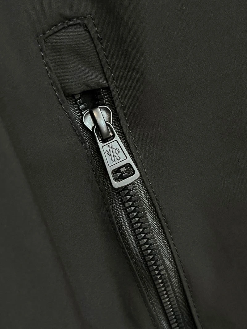 Moncler Outwear Lightweight 142495