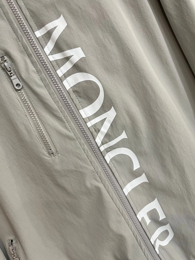 Chic Moncler Outwear 142491