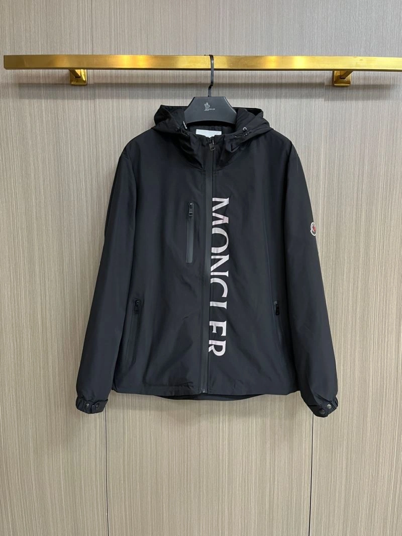 Moncler Outwear Resilient 142493