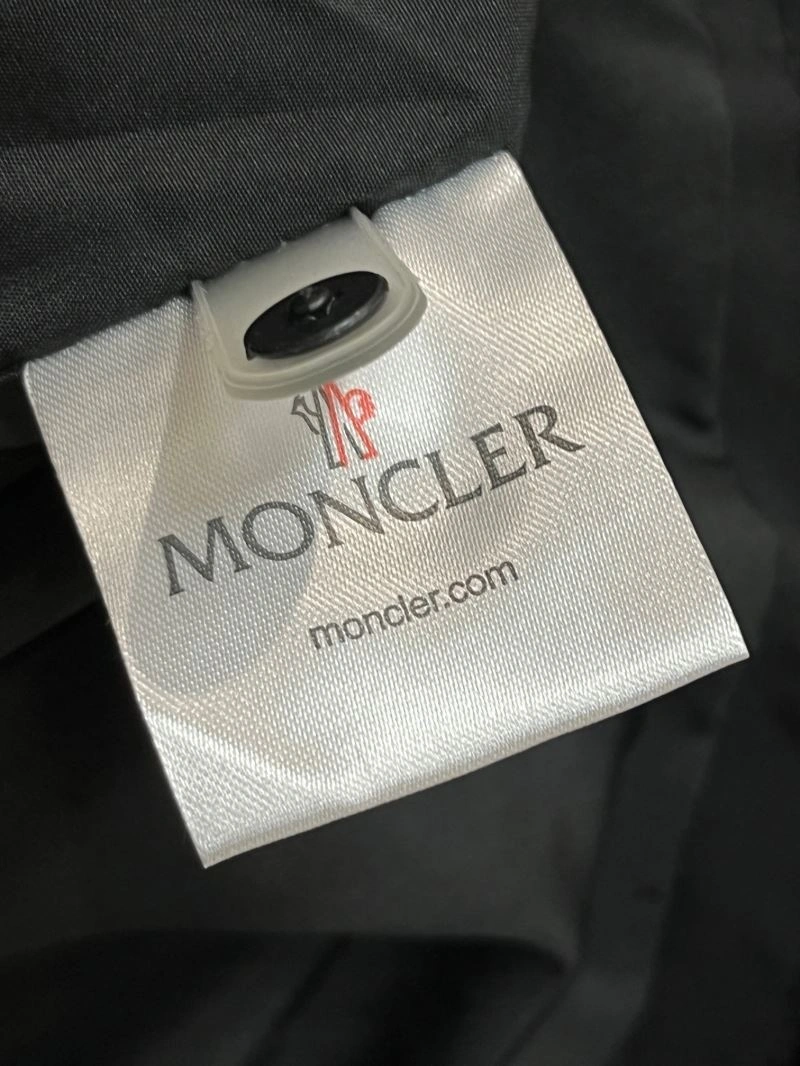 Moncler Outwear Resilient 142493