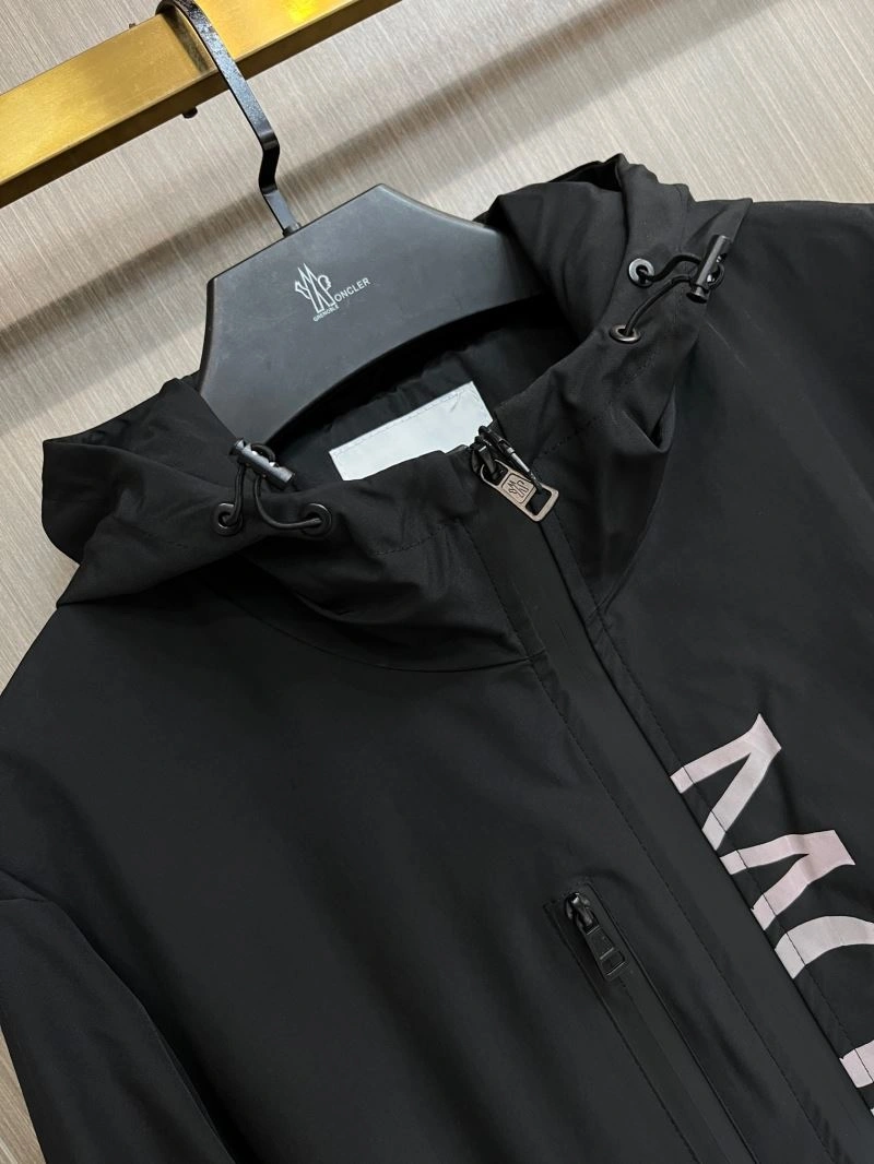 Moncler Outwear Resilient 142493