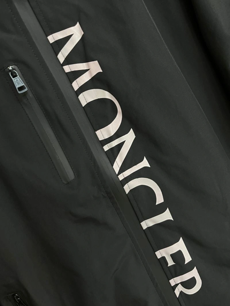 Moncler Outwear Resilient 142493