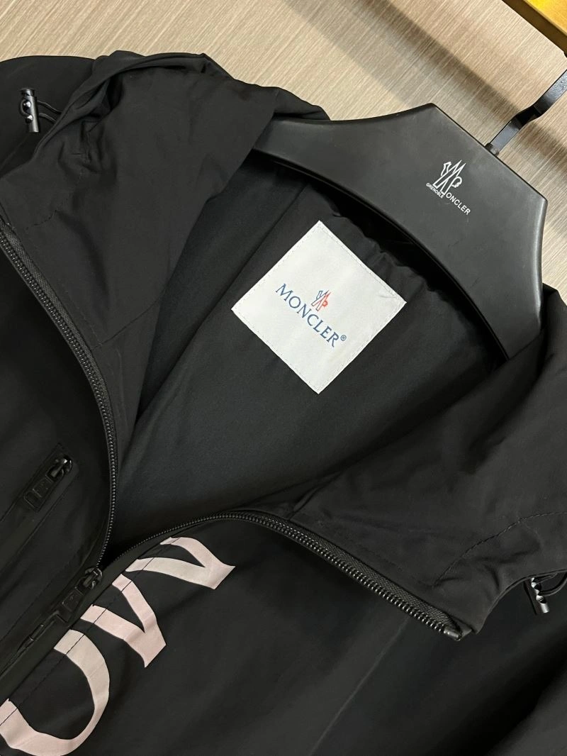 Moncler Outwear Resilient 142493