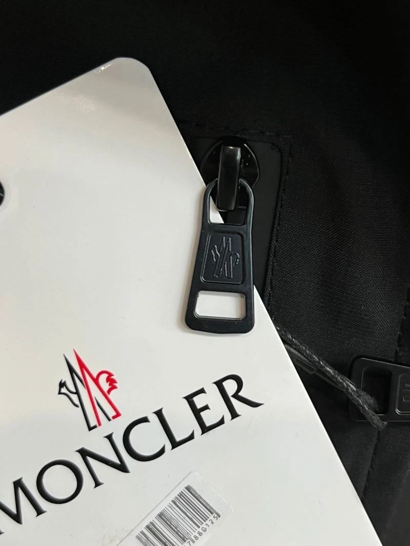 Moncler Outwear Resilient 142493