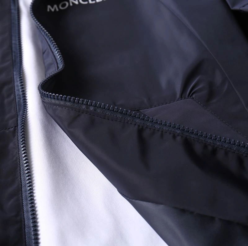 Moncler Outwear Stretchable 142479