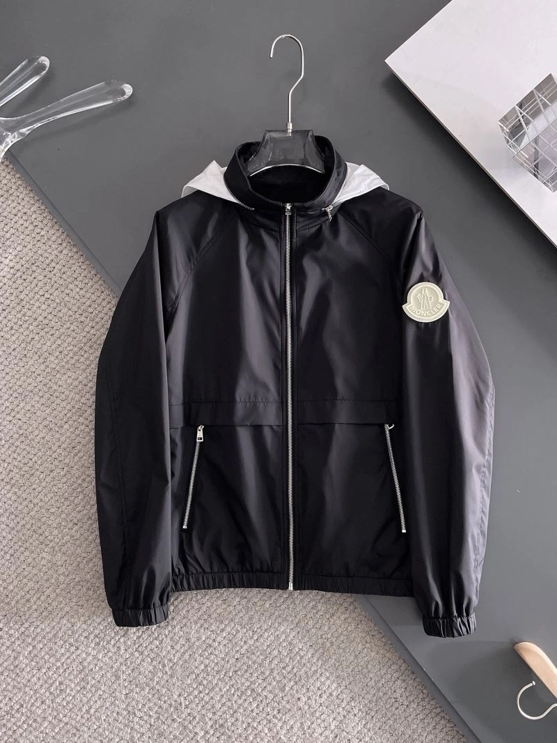 Resilient Moncler Outwear 142476